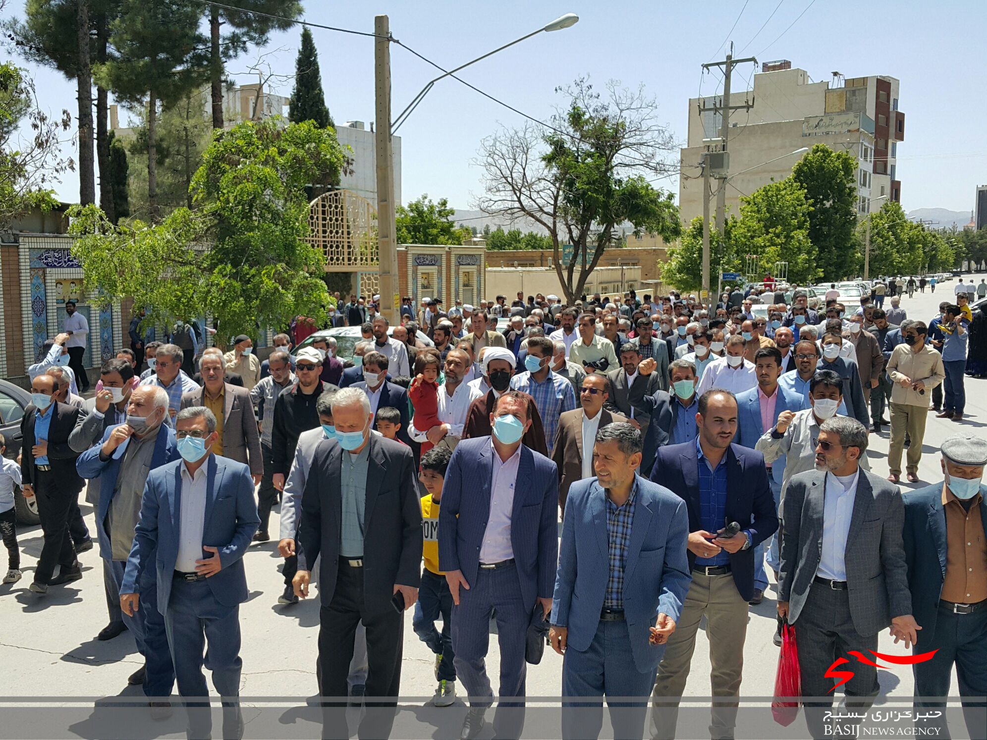 راهپیمایی نمازگزاران یاسوجی در حمایت از طرح اصلاحات اقتصادی و انزجار از دشمنان و مخلان اقتصادی