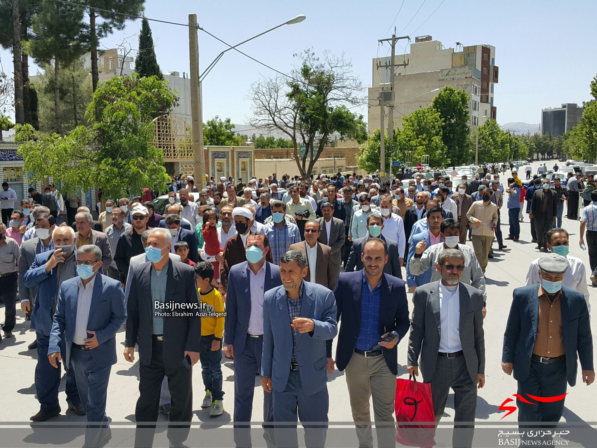 راهپیمایی نمازگزاران یاسوجی در حمایت از طرح اصلاحات اقتصادی و انزجار از دشمنان و مخلان اقتصادی