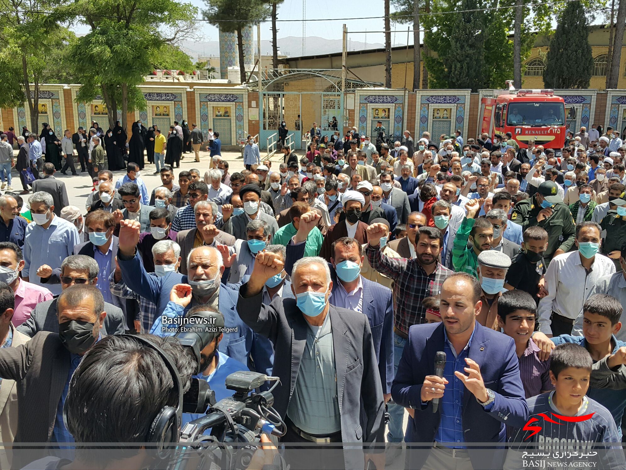 راهپیمایی نمازگزاران یاسوجی در حمایت از طرح اصلاحات اقتصادی و انزجار از دشمنان و مخلان اقتصادی