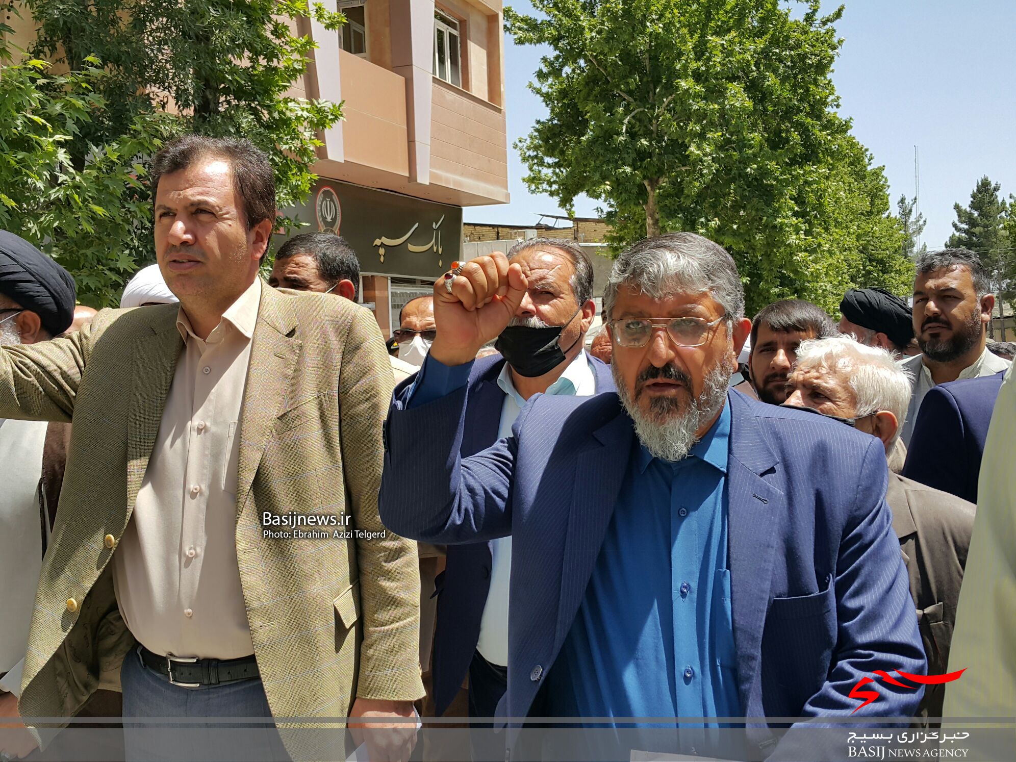 راهپیمایی نمازگزاران یاسوجی در حمایت از طرح اصلاحات اقتصادی و انزجار از دشمنان و مخلان اقتصادی