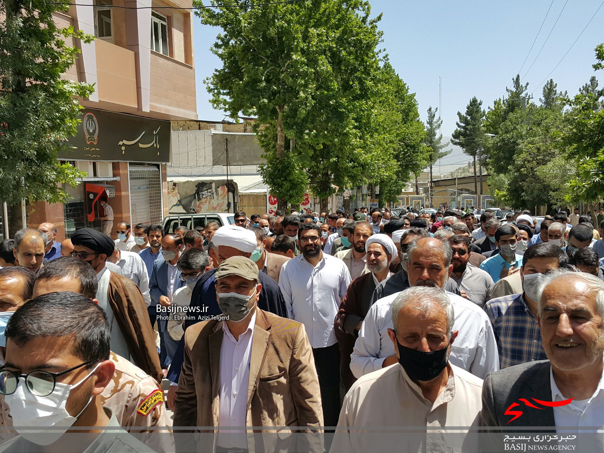 راهپیمایی نمازگزاران یاسوجی در حمایت از طرح اصلاحات اقتصادی و انزجار از دشمنان و مخلان اقتصادی