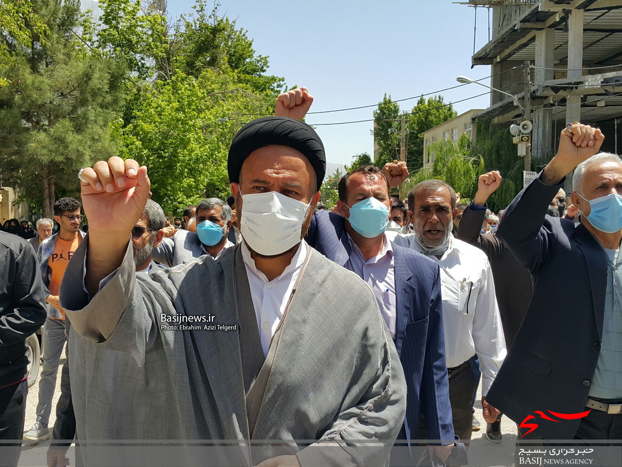 راهپیمایی نمازگزاران یاسوجی در حمایت از طرح اصلاحات اقتصادی و انزجار از دشمنان و مخلان اقتصادی