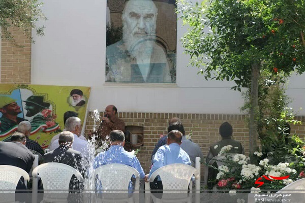 تجدید میثاق بسیج کارگری قم با آرمانهای امام خمینی (ره) تجدید میثاق بسیج کارگری قم با آرمانهای امام خمینی (ره)