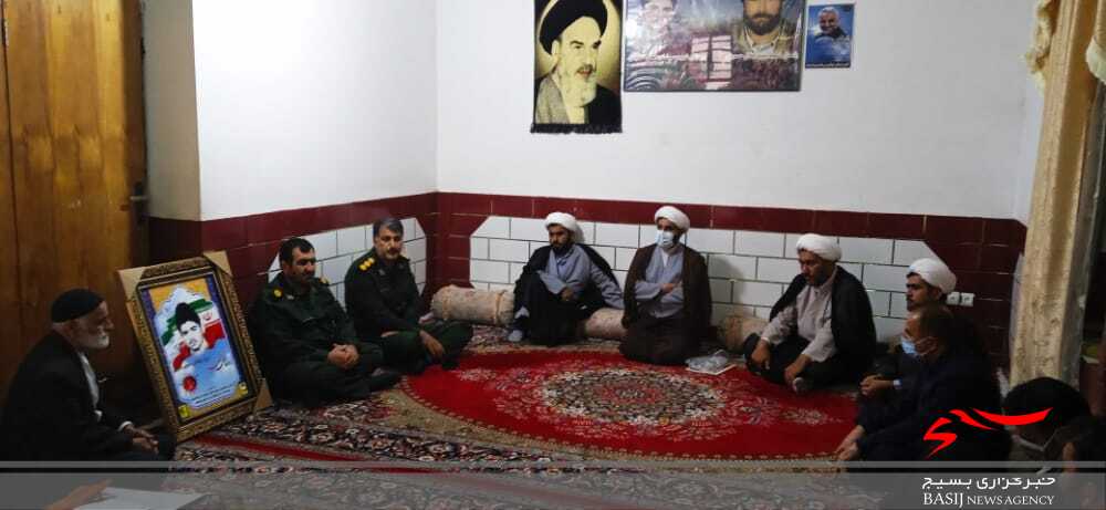 دیدار و تجلیل مسئول دفتر نمایندگی ولی فقیه در سپاه فتح استان کهگیلویه و بویراحمد از خانواده های روحانی شهید شهرستان کهگیلویه