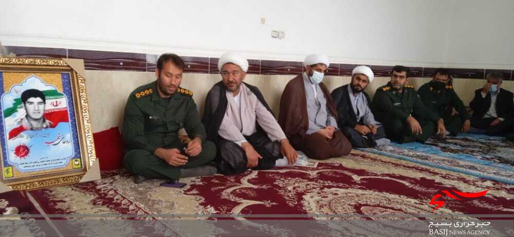 دیدار و تجلیل مسئول دفتر نمایندگی ولی فقیه در سپاه فتح استان کهگیلویه و بویراحمد از خانواده های روحانی شهید شهرستان کهگیلویه