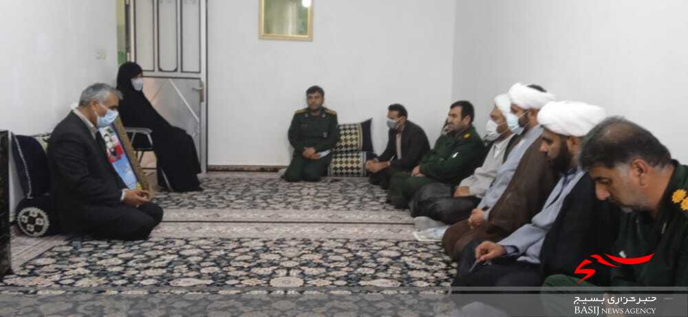 دیدار و تجلیل مسئول دفتر نمایندگی ولی فقیه در سپاه فتح استان کهگیلویه و بویراحمد از خانواده های روحانی شهید شهرستان کهگیلویه