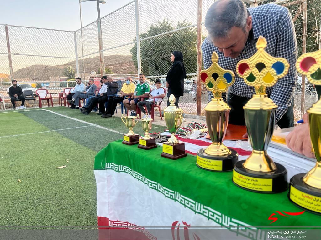 مسابقات مینی فوتبال گچساران جام بسیج با قهرمانی تیم ماهان پایان یافت