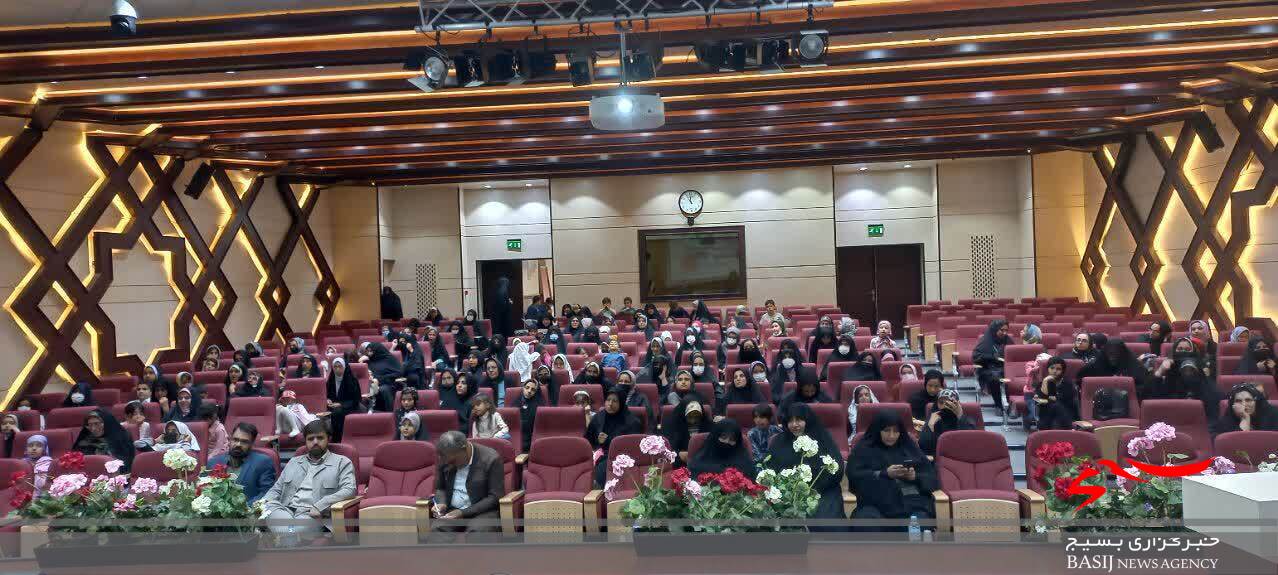 همایش دختران آفتاب در قم برگزار شد