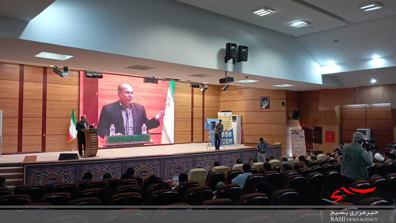 رونمایی از ۶ عنوان کتاب تاریخ شفاهی دفاع مقدس کهگیلویه و بویراحمد رونمایی از ۶ عنوان کتاب تاریخ شفاهی دفاع مقدس کهگیلویه و بویراحمد