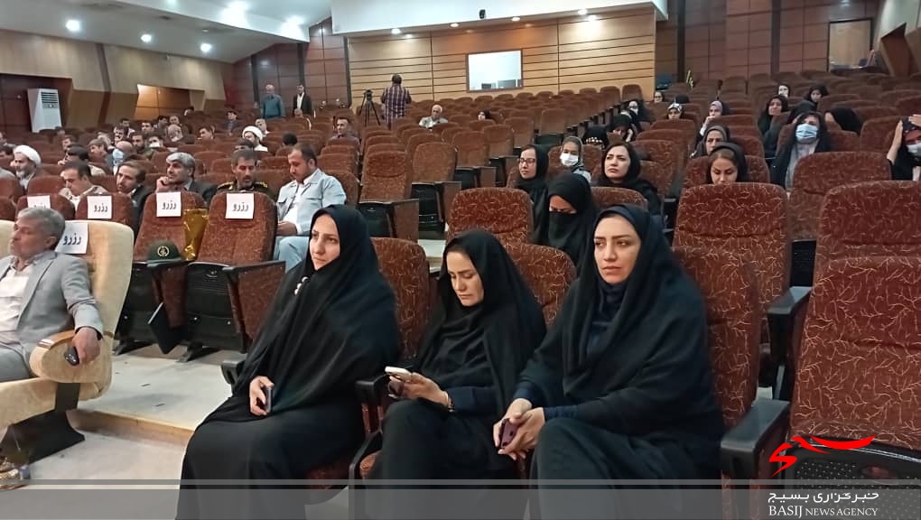 رونمایی از ۶ عنوان کتاب تاریخ شفاهی دفاع مقدس کهگیلویه و بویراحمد رونمایی از ۶ عنوان کتاب تاریخ شفاهی دفاع مقدس کهگیلویه و بویراحمد