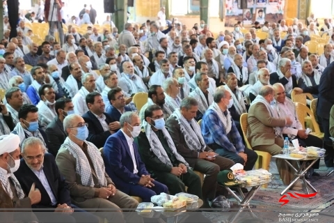 مسئولان باید خود را وقف نظام کنند