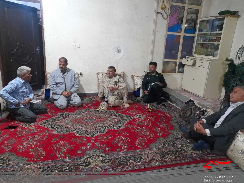 سرکی و تجلیل فرمانده تیپ ۴۸ فتح از خانواده شهید مهران فصیح پوریان