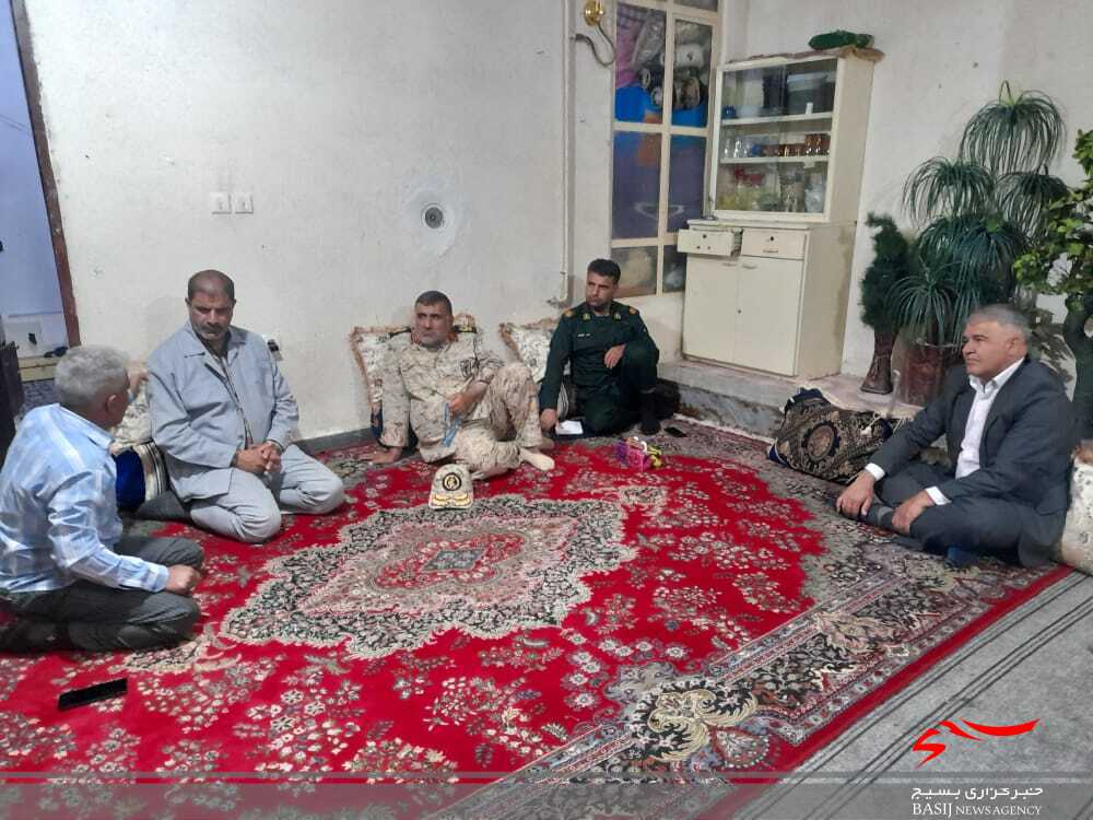 سرکی و تجلیل فرمانده تیپ ۴۸ فتح از خانواده شهید مهران فصیح پوریان