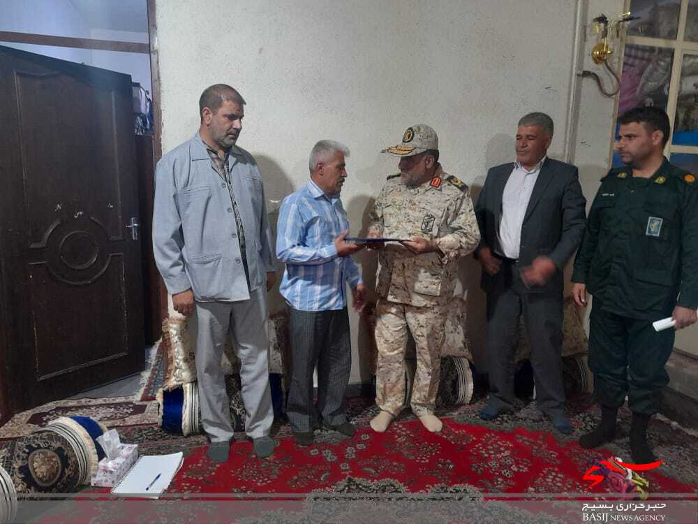 سرکشی و تجلیل فرمانده تیپ ۴۸ فتح از خانواده شهید مهران فصیح پوریان