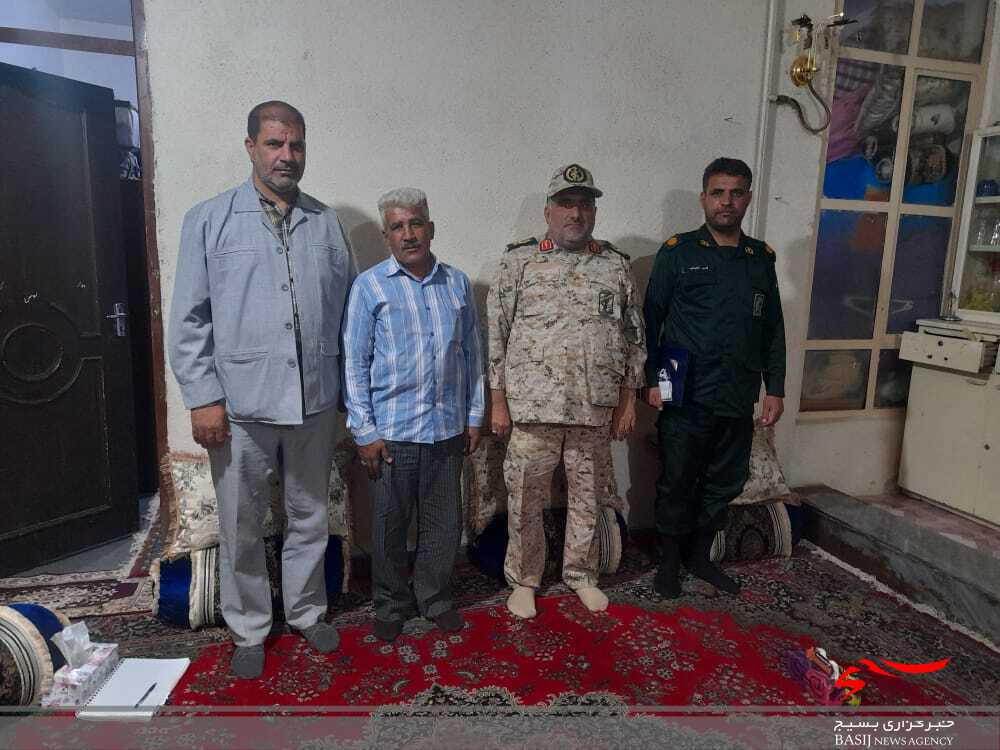 سرکشی و تجلیل فرمانده تیپ ۴۸ فتح از خانواده شهید مهران فصیح پوریان