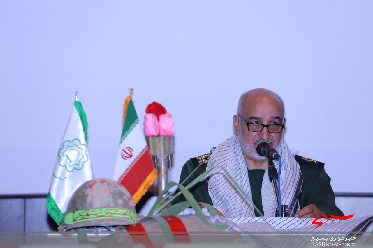 سومین یادواره شهدا و تکریم ۷۹۲ عضو خانواده ایثارگری شهرداری قم برگزار شد