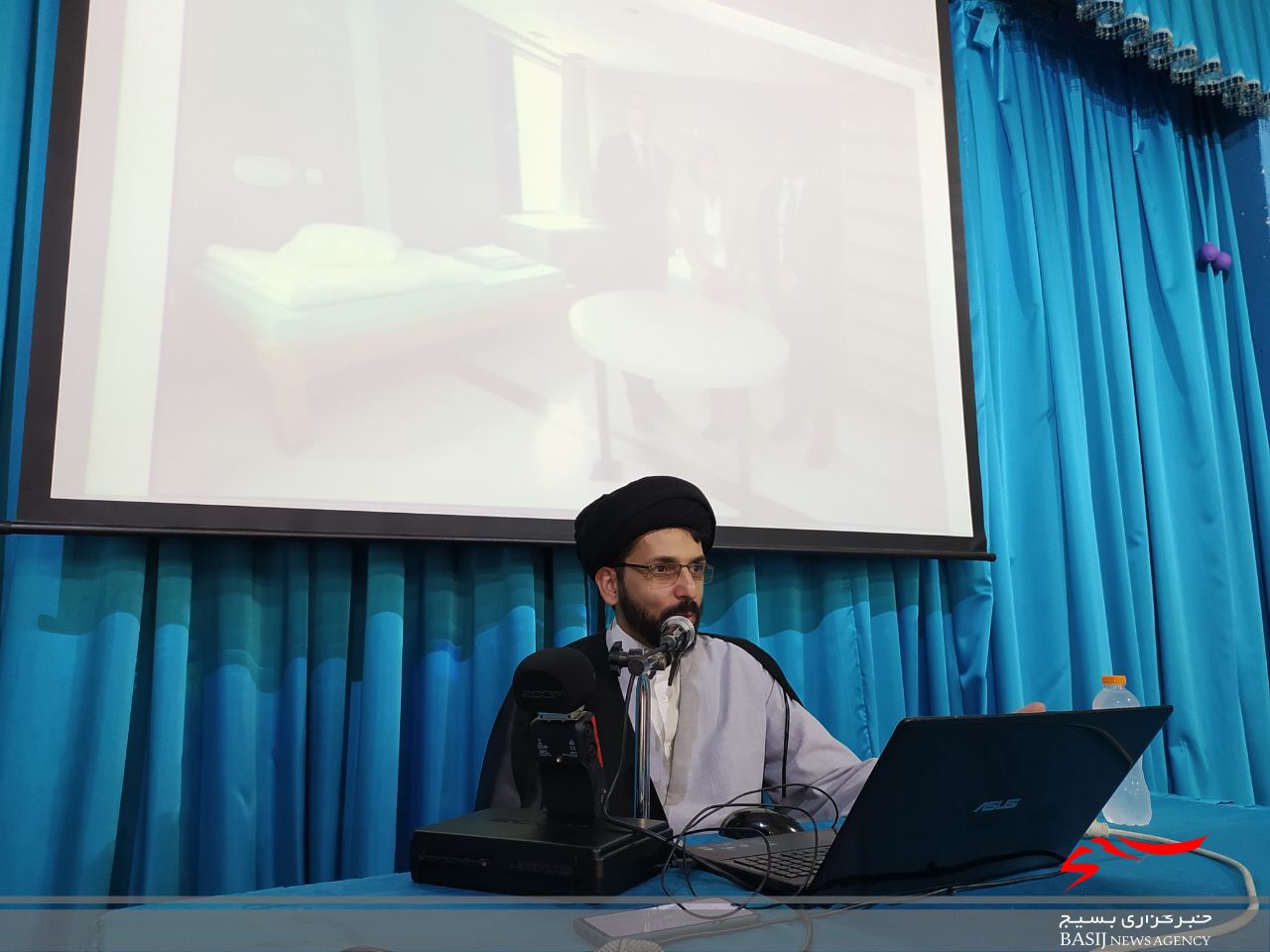 بیانیه گام دوم انقلاب به تمامی شبهات پاسخ میدهد بیانیه گام دوم انقلاب به تمامی شبهات پاسخ میدهد