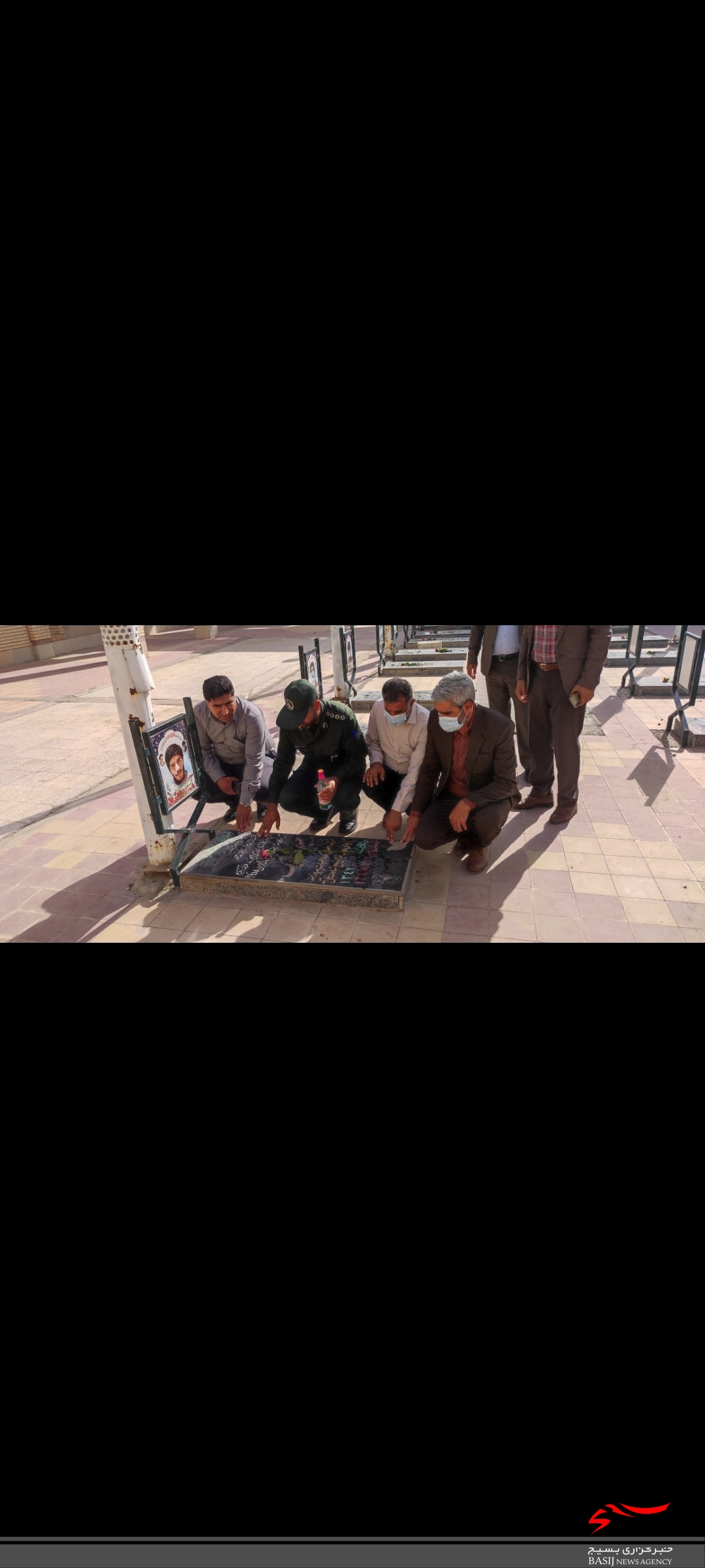 غبار روبی گلزار شهدا با حضور مسئولین و جمعی از پاسداران ناحیه مقاومت بسیج شهرستان فاریاب به مناسبت روز بهزیستی
