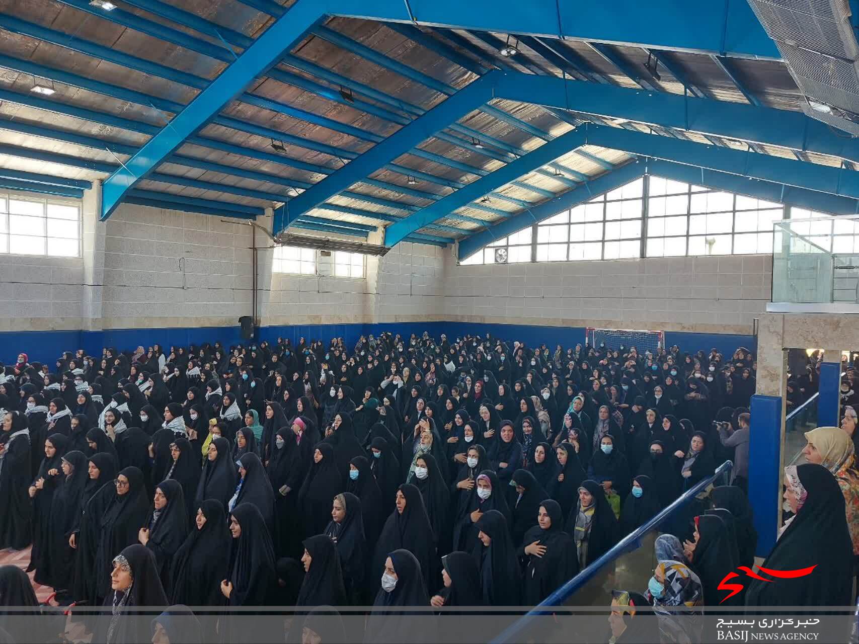 بسیجیان الگوی زندگی فاطمی را در مقابله با تهاجم فرهنگی نهادینه نمایند  