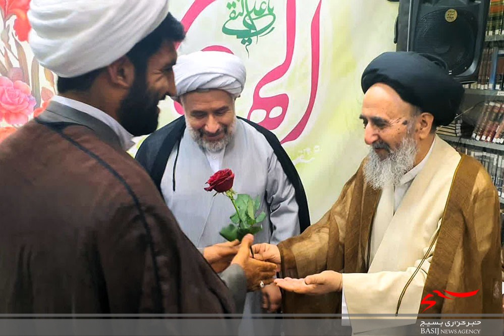 عمامه گذاری طلاب در شام میلاد امام هادی علیهالسلام عمامه گذاری طلاب در شام میلاد امام هادی علیهالسلام