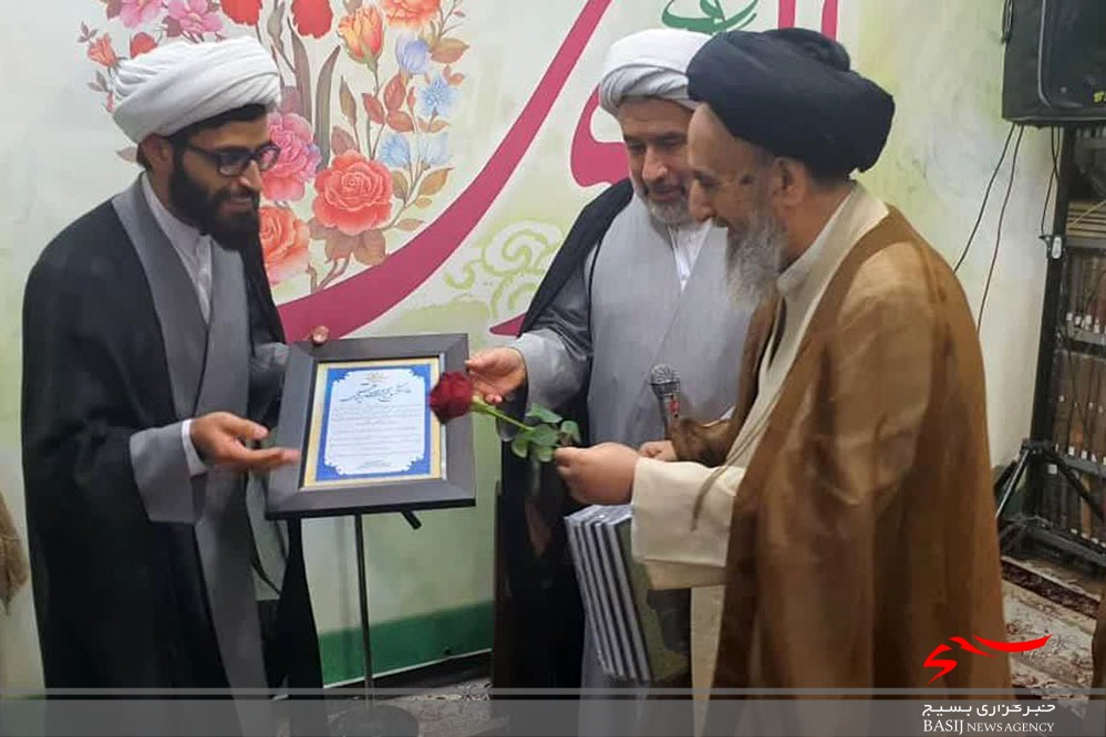 عمامه گذاری طلاب در شام میلاد امام هادی علیهالسلام عمامه گذاری طلاب در شام میلاد امام هادی علیهالسلام