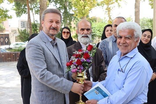 ترویج کتابخوانی ابزاری موثر در ارتقای توسعه فرهنگی/جهان هر شخص به وسعت تفکر اوست