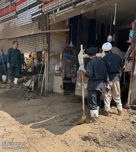 حضور جهادگران ناحیه عمار یاسر برای امداد رسانی به سیل زدگان امامزاده داوود(ع)