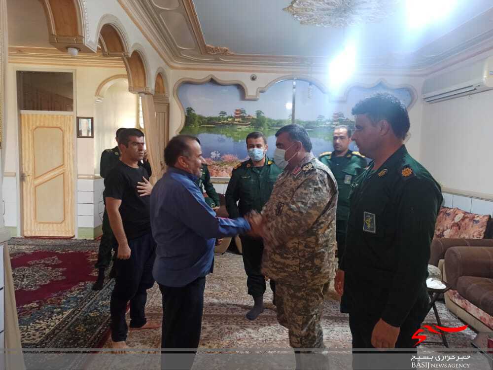 دیدار فرمانده تیپ ۴۸ فتح با سه خانواده شهید شهرستان چرام