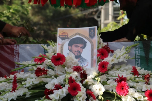امشب، مادر عباس دلش را به دل غمدیده ام البنین می سپارد امشب، مادر عباس دلش را به دل غمدیده ام البنین می سپارد