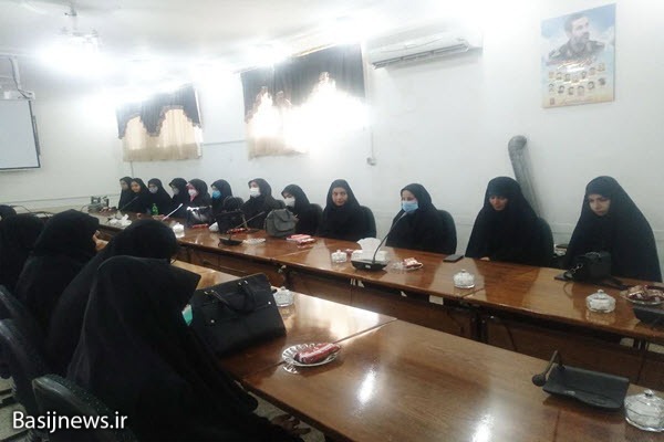 دشمن از حجاب ضربه خورده و برای کمرنگ کردن آن هزینه می&zwnj;کند