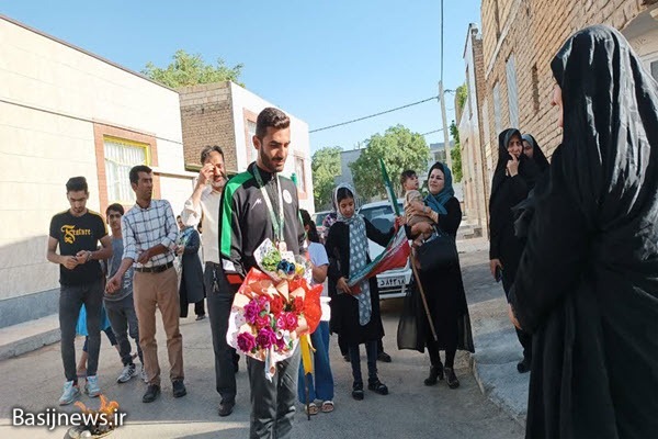 تیرانداز همدانی موفق به کسب مقام سوم مسابقات تیراندازی سیزم شد تیرانداز همدانی موفق به کسب مقام سوم مسابقات تیراندازی سیزم شد