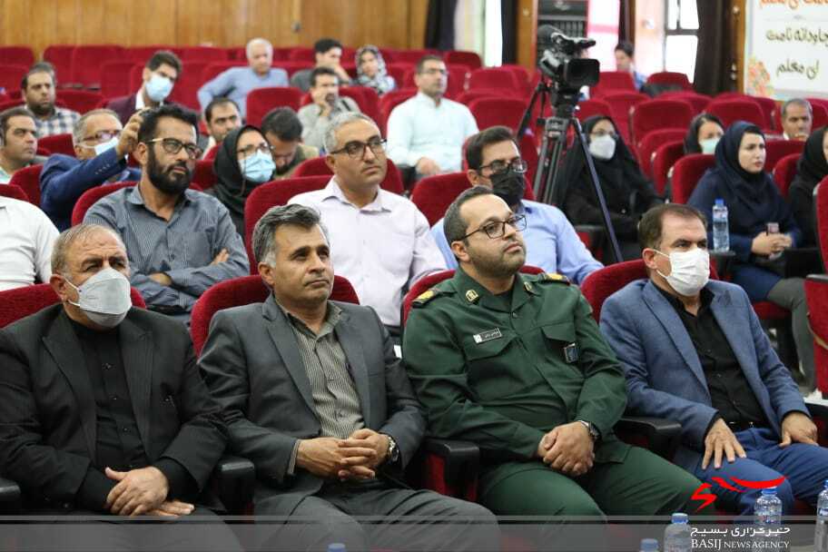 تجلیل آموزش و پرورش از خبرنگاران و برترین های کنکور/ عزت خواه: قلم زدنها باید بر اساس واقعیت باشد تجلیل آموزش و پرورش از خبرنگاران و برترین های کنکور/ عزت خواه: قلم زدنها باید بر اساس واقعیت باشد
