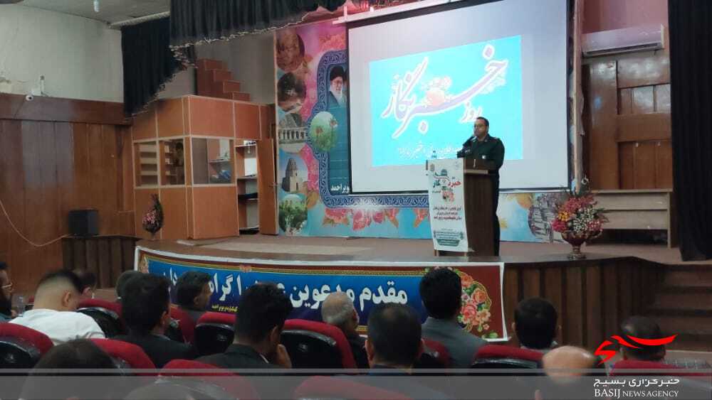 تجلیل آموزش و پرورش از خبرنگاران و برترین های کنکور/ عزت خواه: قلم زدنها باید بر اساس واقعیت باشد تجلیل آموزش و پرورش از خبرنگاران و برترین های کنکور/ عزت خواه: قلم زدنها باید بر اساس واقعیت باشد