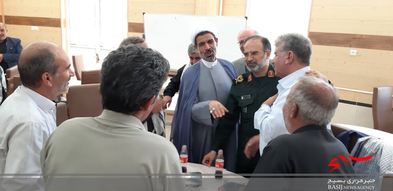 تقدیر فرمانده سپاه استان قم از آزادگان تقدیر فرمانده سپاه استان قم از آزادگان