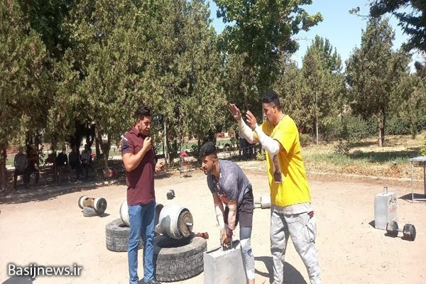 قویترین مردان نهاوند مشخص شدند قویترین مردان نهاوند مشخص شدند