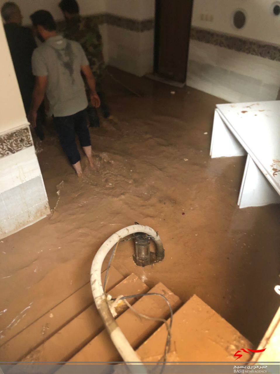 حضور گروه های جهادی کنار سیل زدگان رفسنجان حضور گروه های جهادی کنار سیل زدگان رفسنجان