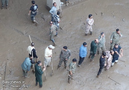 حضور جهادگران بسیجی تهران بزرگ جهت لایروبی و یافتن مفقودین در منطقه امامزاده داوود(ع) تهران