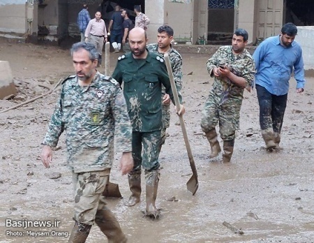 حضور جهادگران بسیجی تهران بزرگ جهت لایروبی و یافتن مفقودین در منطقه امامزاده داوود(ع) تهران