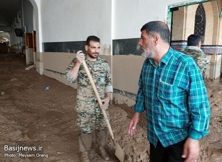حضور جهادگران بسیجی تهران بزرگ جهت لایروبی و یافتن مفقودین در منطقه امامزاده داوود(ع) تهران