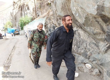 حضور جهادگران بسیجی تهران بزرگ جهت لایروبی و یافتن مفقودین در منطقه امامزاده داوود(ع) تهران