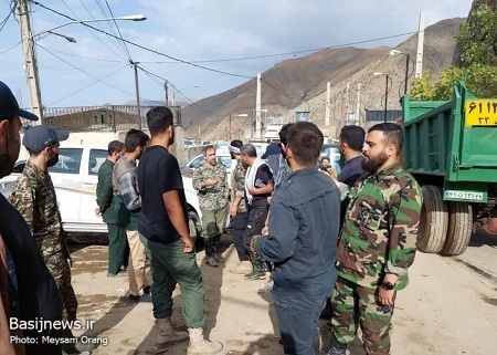 حضور جهادگران بسیجی تهران بزرگ جهت لایروبی و یافتن مفقودین در منطقه امامزاده داوود(ع) تهران