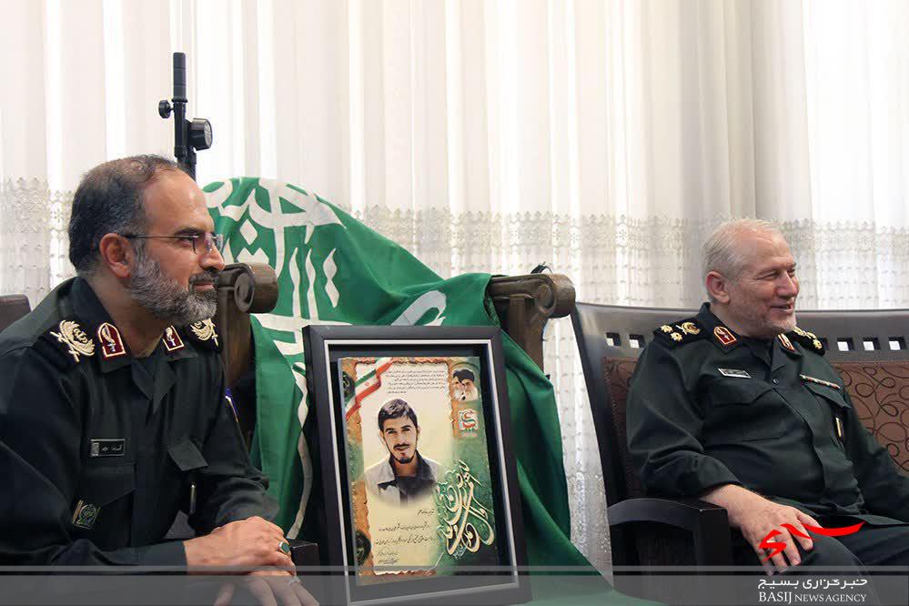 سپاه و نیروهای مسلح بایستی خود را برای مقابله با جنگ ترکیبی دشمن آماده کنند