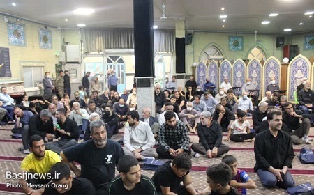 مادامی که ملت ما، ملت شهادت و امام حسين(ع) است و در راه سيدالشهداء قدم بر مي دارد، شکست ناپذیر است
