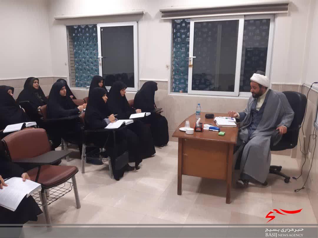 اولین دوره ملی مشکات ویژه معلمان در قم برگزار شد اولین دوره ملی مشکات ویژه معلمان در قم برگزار شد