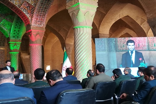 آئین توزیع ۱۵۰۰ بسته نوشت&zwnj;افزار میان دانش&zwnj;آموزان نیازمند فارس