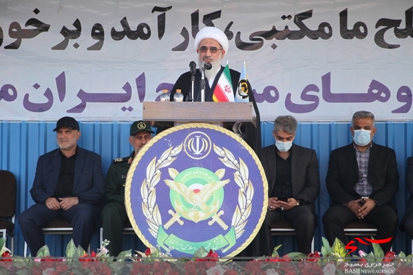 برگزاری مراسم رژه نیروهای مسلح مستقر در استان بوشهر/ ایمان و دانش نظامی، اقتدار نظام را بیمه میکند برگزاری مراسم رژه نیروهای مسلح مستقر در استان بوشهر/ ایمان و دانش نظامی، اقتدار نظام را بیمه میکند