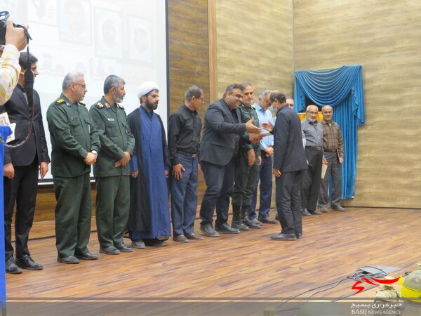 مراسم تجلیل از رزمندگان پیشکسوت در دلوار برگزار شد مراسم تجلیل از رزمندگان پیشکسوت در دلوار برگزار شد