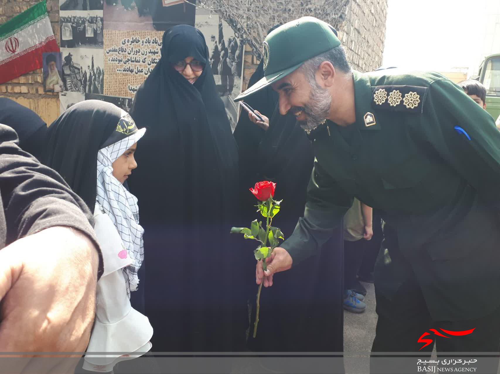مردم قم حافظان امنیت تقدیر کردند مردم قم حافظان امنیت تقدیر کردند
