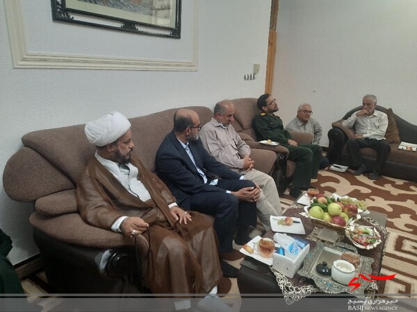 دیدار با خانواده شهید عبدالرحیم منصوری در دلوار دیدار با خانواده شهید عبدالرحیم منصوری در دلوار