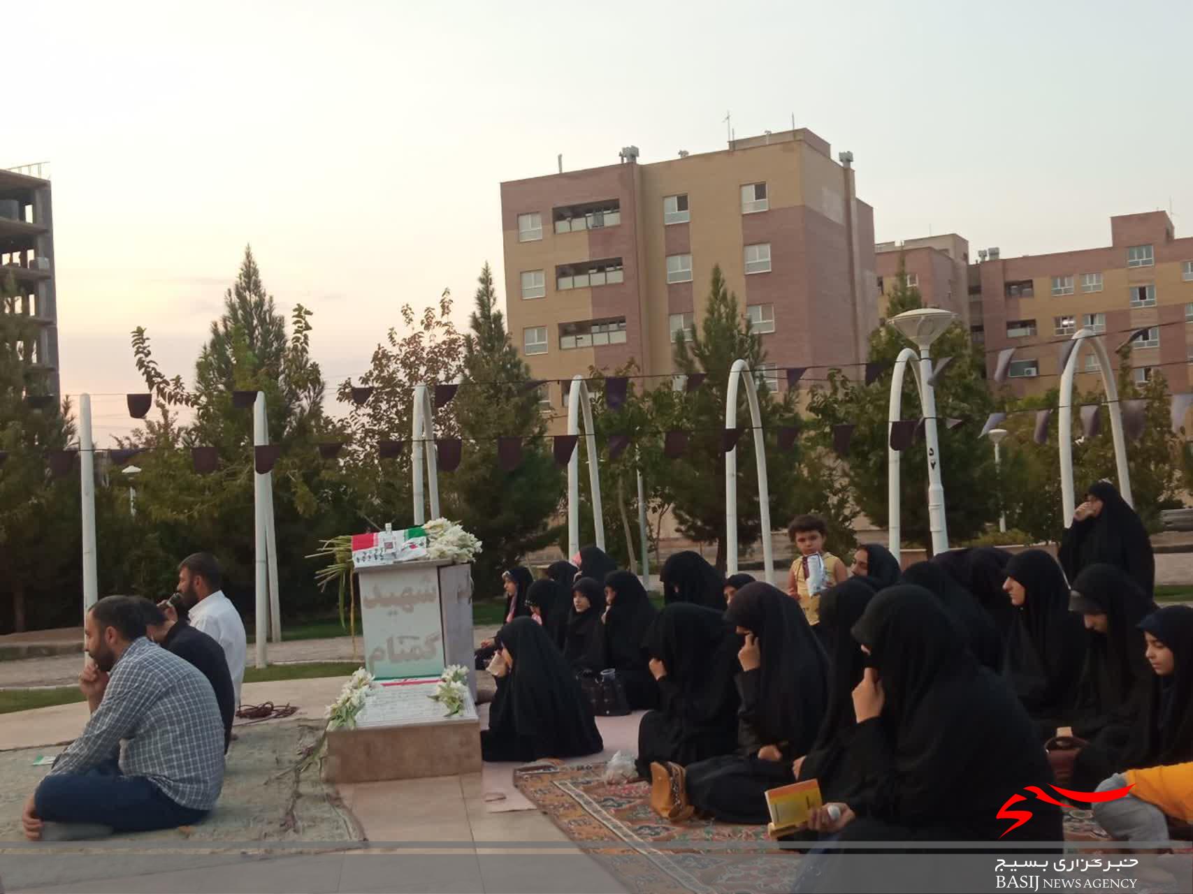 مزار شهید گمنام محله عسکریه پردیسان عطرافشانی شد مزار شهید گمنام محله عسکریه پردیسان عطرافشانی شد